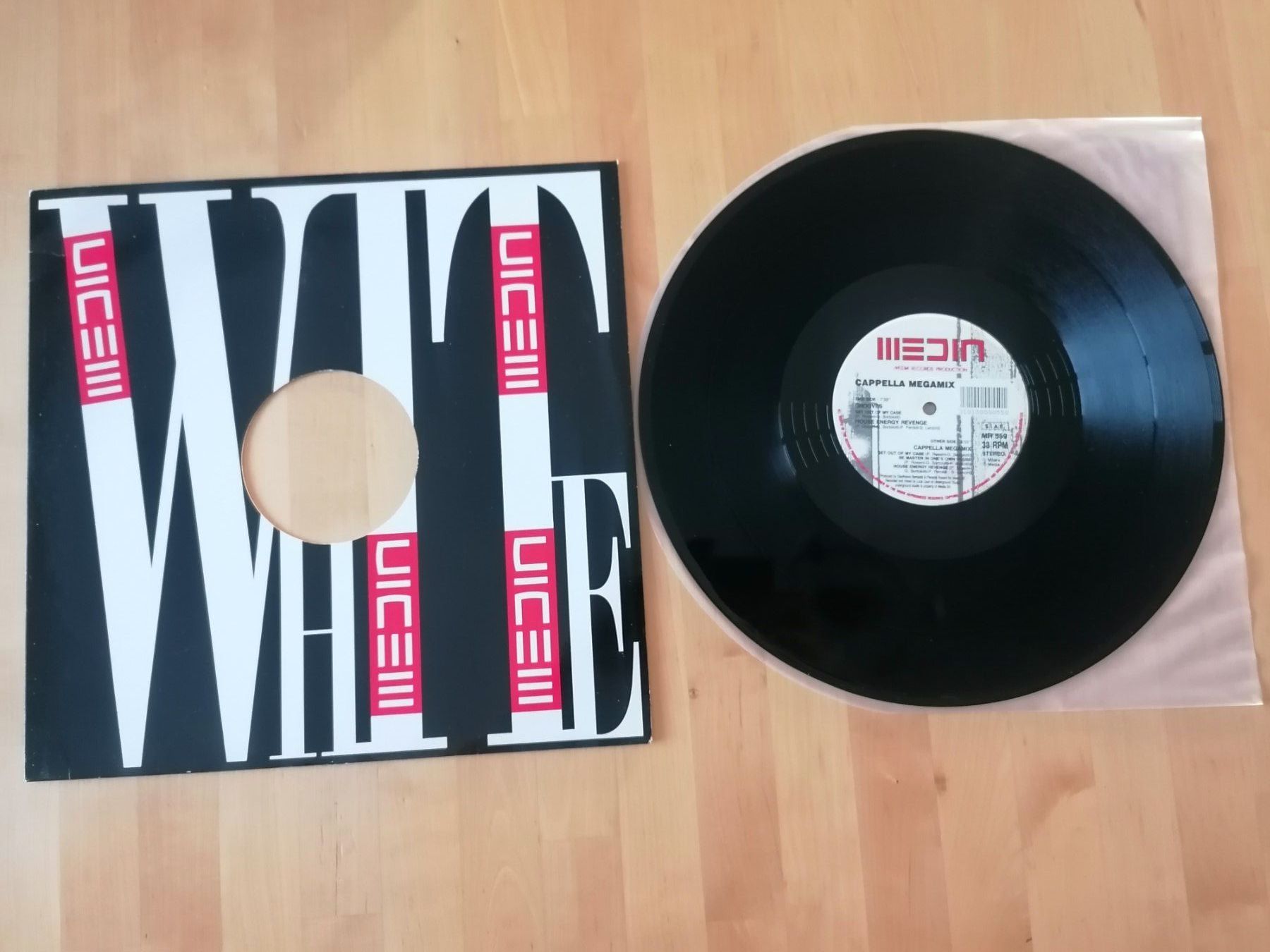 Vinyles: Cappella – Cappella Megamix – D'occasion à Emmenbrücke par WintoWin